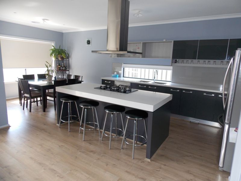 4 Riviera Drive, Hillside, VIC 3037 - Thumbnail 2 - 23/05/2019