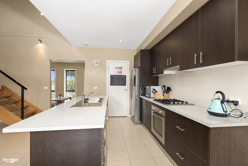 4 Friar Park Place, Point Cook, VIC 3030 - Thumbnail 2 - 20/05/2019