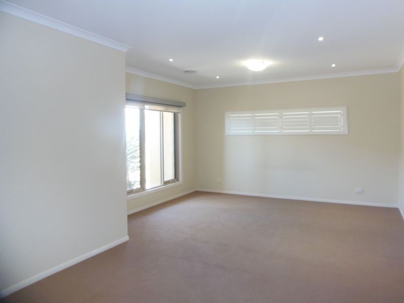 24 Rutherglen Way, Caroline Springs, VIC 3023 - Thumbnail 1 - 23/05/2019