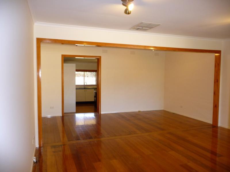 118 Carrick Drive, Gladstone Park, VIC 3043 - Thumbnail 2 - 10/12/2015