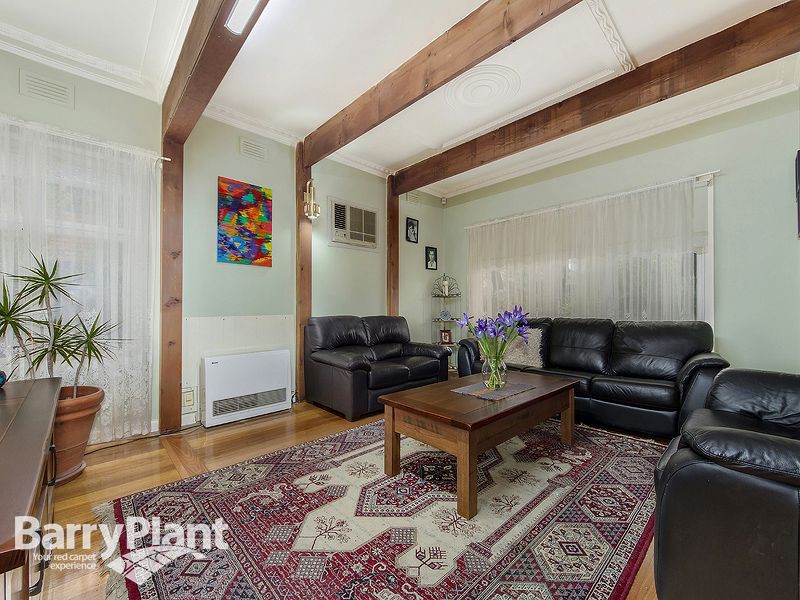 6 Marsden Cres, St Albans, VIC 3021 - Thumbnail 2 - 23/05/2019