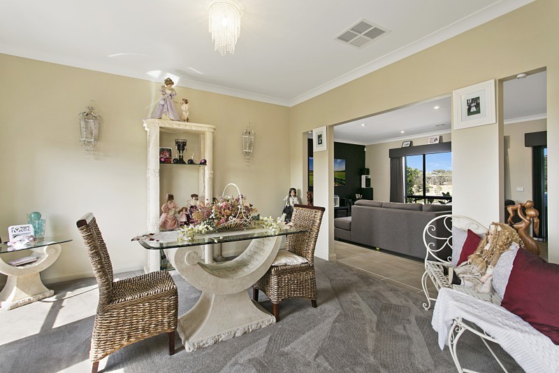 8 Siena Ridge, Hidden Valley, VIC 3756 - Thumbnail 2 - 20/05/2019