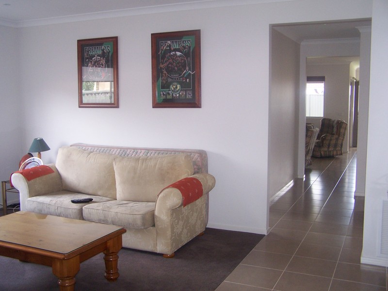 33 Britton Drive, Pakenham, VIC 3810 - Thumbnail 1 - 23/05/2019