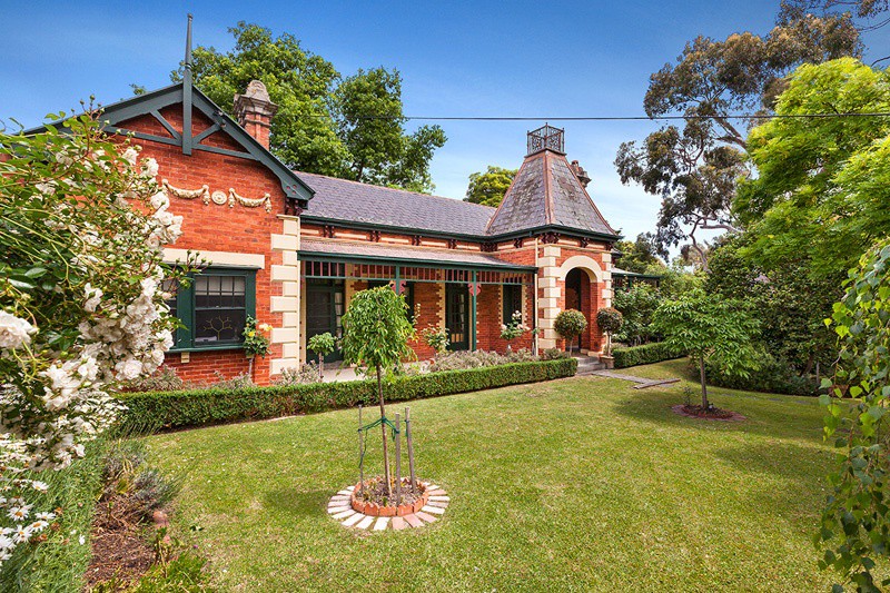 2 Gordon Crescent, Blackburn, VIC 3130 - Thumbnail 2 - 20/05/2019