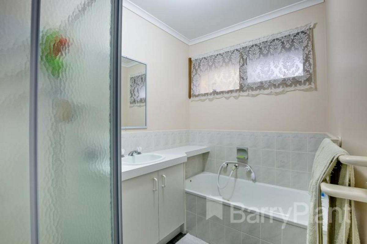 39 Parman Avenue, Pakenham, VIC 3810 - Thumbnail 2 - 23/05/2019