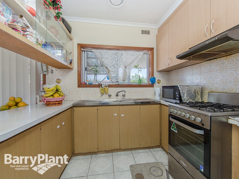 63 Mulhall Drive, St Albans, VIC 3021 - Thumbnail 2 - 20/05/2019