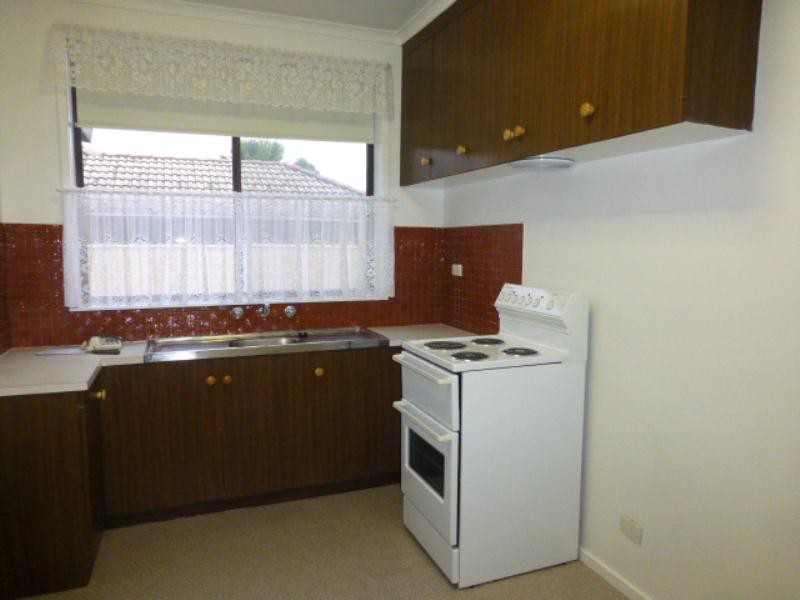 2/18 Hartington Street, Glenroy, VIC 3046 - Thumbnail 2 - 18/02/2016