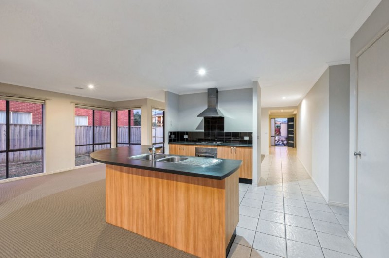 4 Ancona Court, Point Cook, VIC 3030 - Thumbnail 1 - 23/05/2019