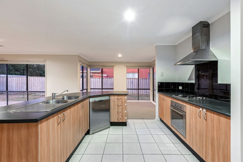 4 Ancona Court, Point Cook, VIC 3030 - Thumbnail 2 - 23/05/2019