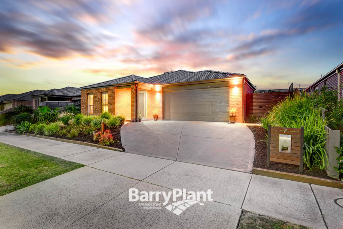 7 Caropepe Avenue, Pakenham, VIC 3810 - Thumbnail 2 - 20/05/2019