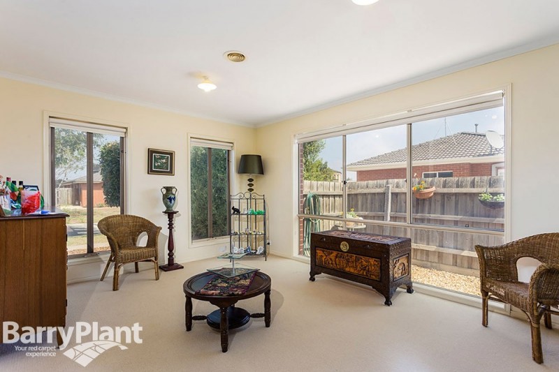 12 Grangemouth Drive, Point Cook, VIC 3030 - Thumbnail 1 - 20/05/2019