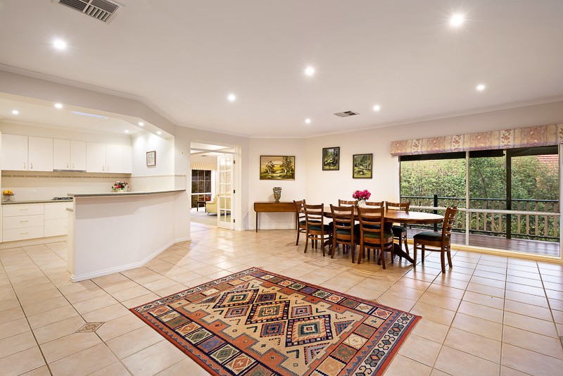 4 The Rise, Diamond Creek, VIC 3089 - Thumbnail 2 - 20/05/2019