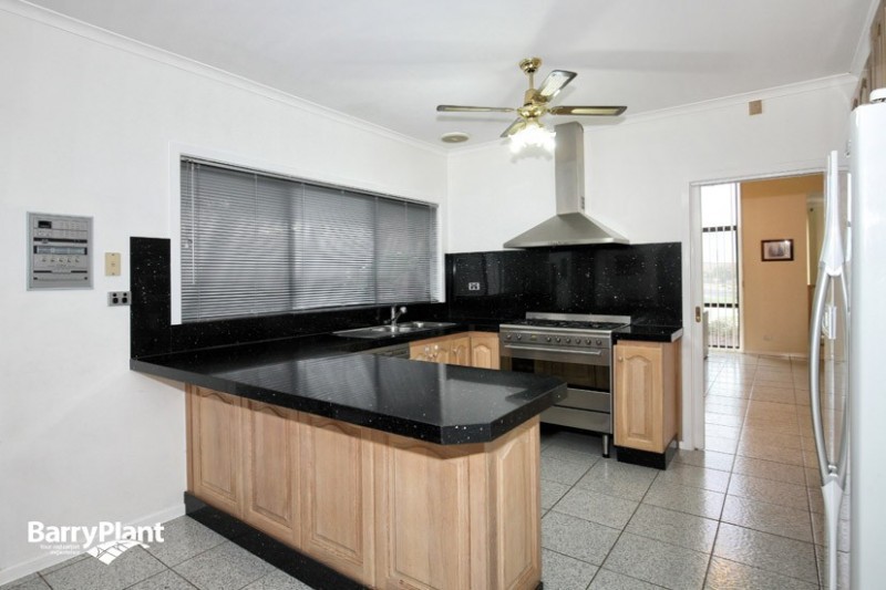 16 Hambledon Court, Craigieburn, VIC 3064 - Thumbnail 2 - 20/05/2019