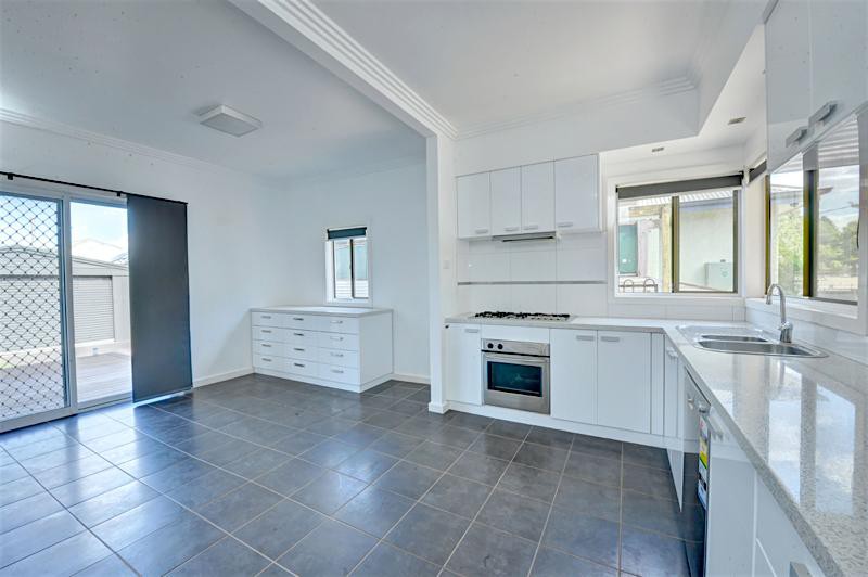 213 Russell Street, Newington, VIC 3350 - Thumbnail 2 - 23/05/2019