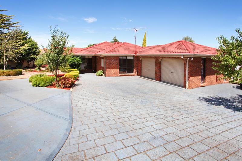 15 Lochmaben Court, Greenvale, VIC 3059 - Thumbnail 2 - 26/04/2016