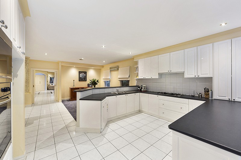 8 Harwood Court, Rowville, VIC 3178 - Thumbnail 1 - 20/05/2019