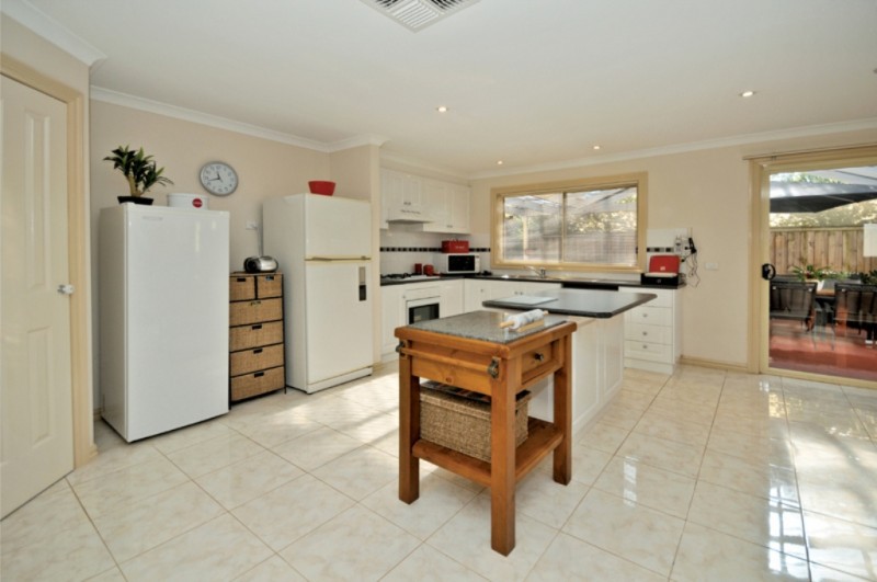 11 Treefern Drive, Sunbury, VIC 3429 - Thumbnail 2 - 23/05/2019
