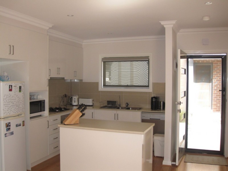 Unit 2/3-5 Broughton Avenue, Reservoir, VIC 3073 - Thumbnail 2 - 23/05/2019