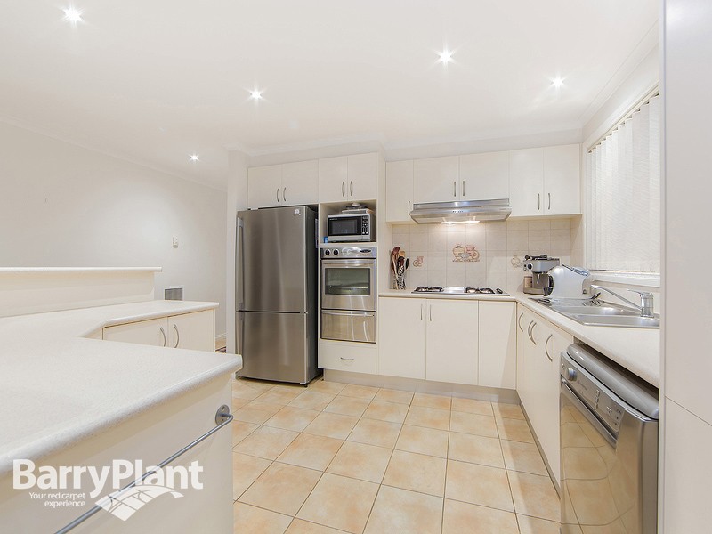 6 Lansdowne Road, Cairnlea, VIC 3023 - Thumbnail 2 - 23/05/2019