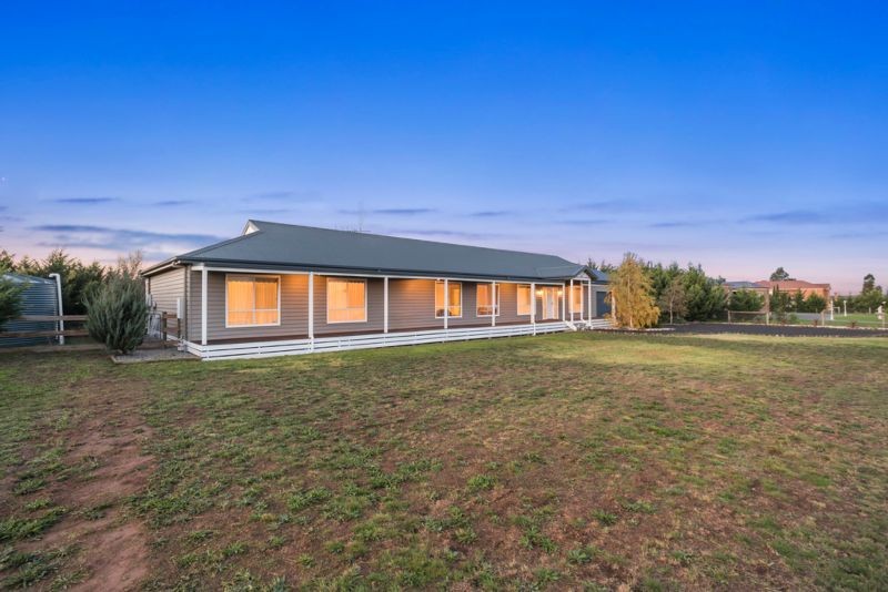 6 Cobblestone Lane, Sunbury, VIC 3429 - Thumbnail 2 - 20/05/2019