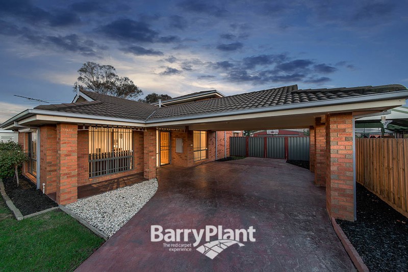 12 Holt Place, Pakenham, VIC 3810 - Thumbnail 2 - 20/05/2019