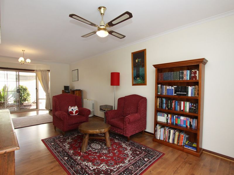 4 Warbler Close, Werribee, VIC 3030 - Thumbnail 2 - 23/05/2019