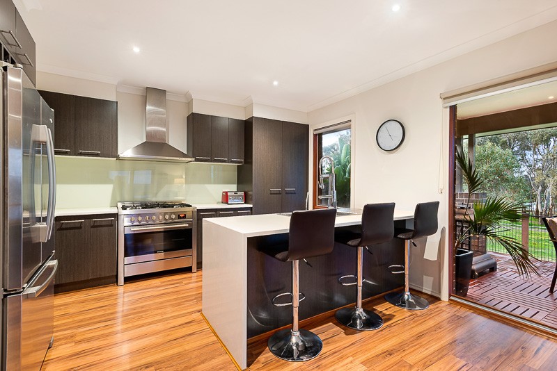 8 Lake Front Mews, Doreen, VIC 3754 - Thumbnail 2 - 20/05/2019