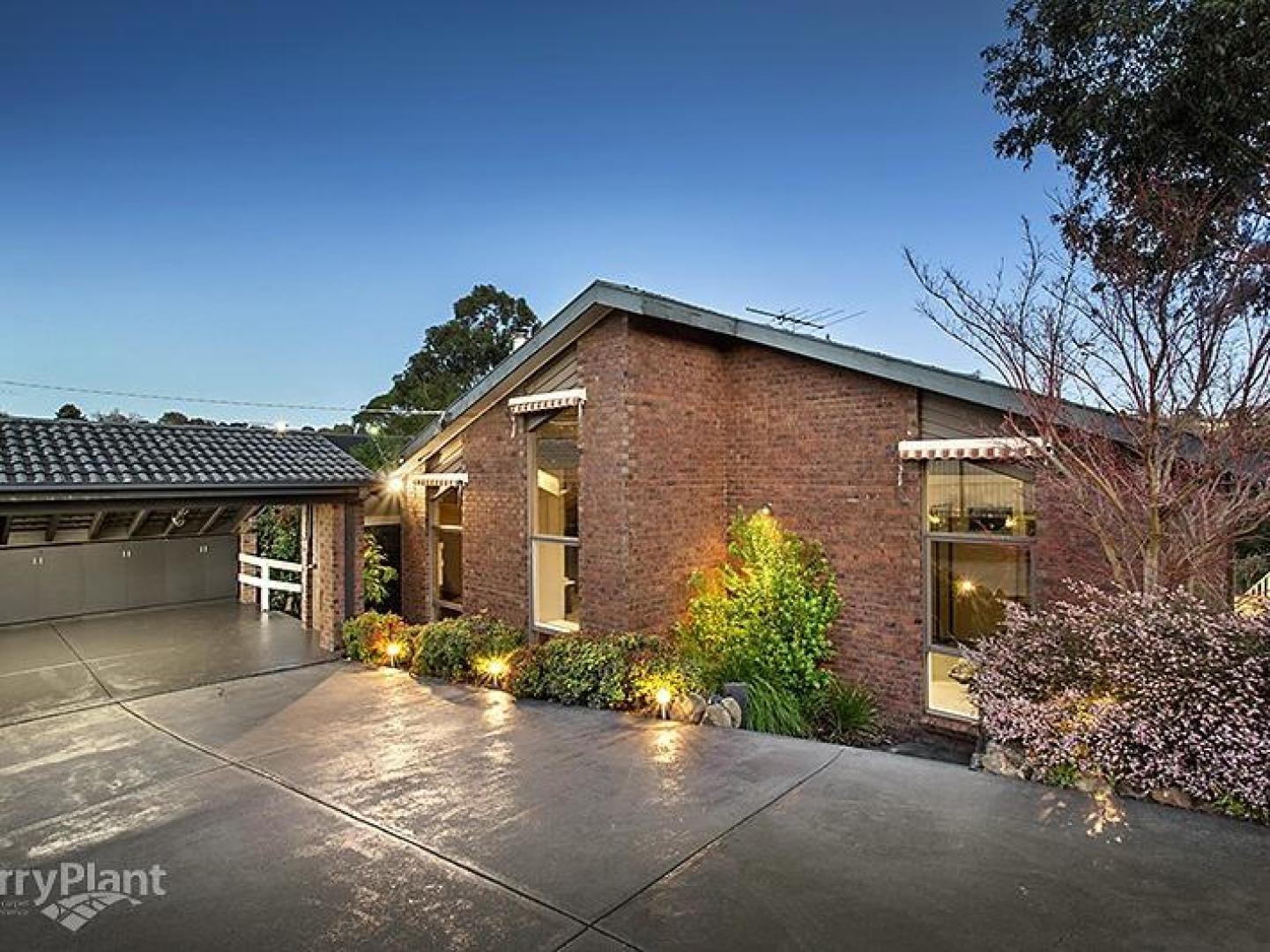 32 McNabb Street, Berwick, VIC 3806 - Thumbnail 2 - 10/08/2016