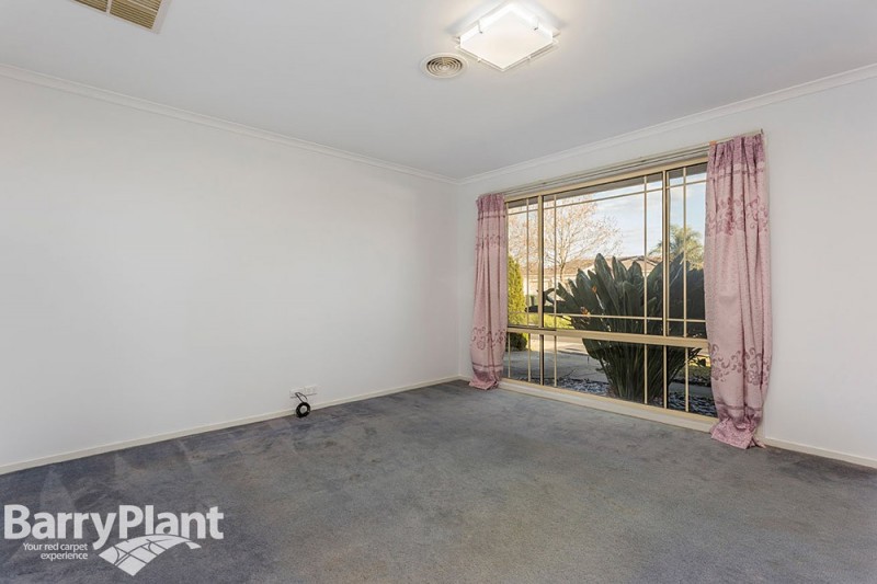 16 Beveridge Court, Point Cook, VIC 3030 - Thumbnail 2 - 23/05/2019