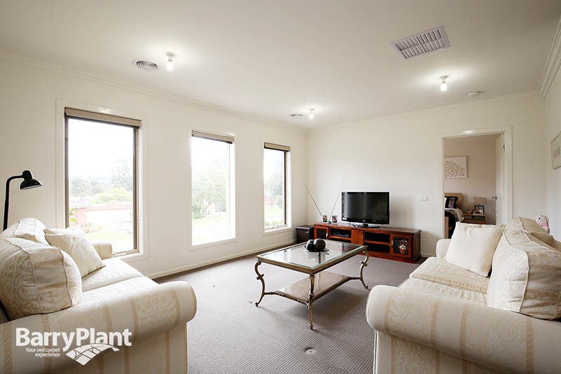 12 Moana Drive, Mooroolbark, VIC 3138 - Thumbnail 2 - 23/05/2019