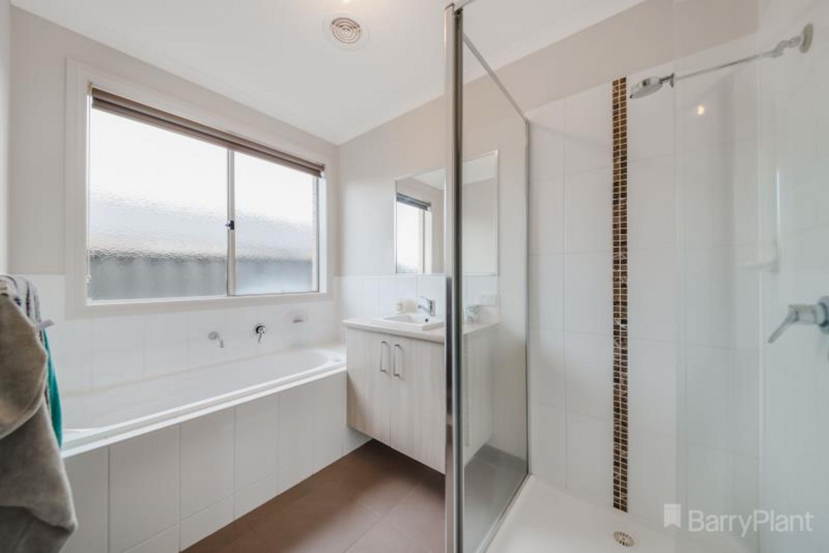 29 Sienna Way, Pakenham, VIC 3810 - Thumbnail 2 - 23/05/2019