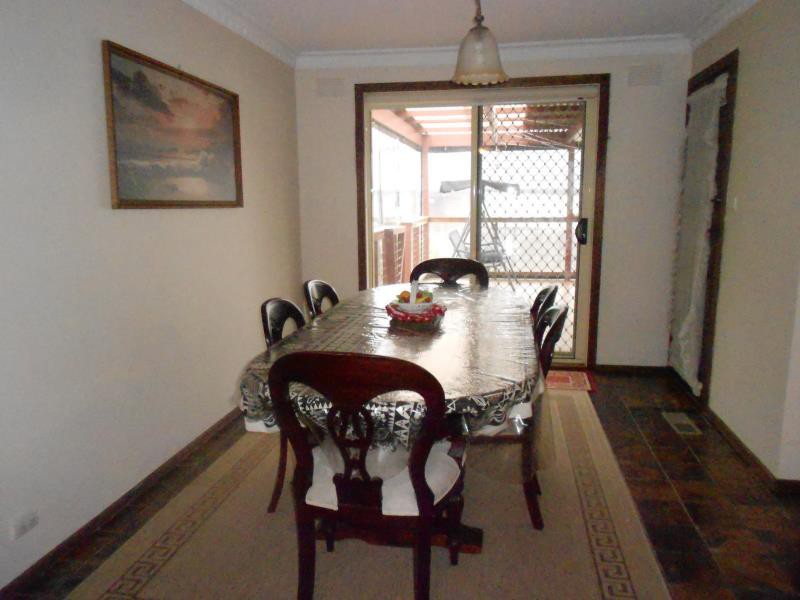 10 Trentwood Road, Narre Warren, VIC 3805 - Thumbnail 2 - 23/05/2019