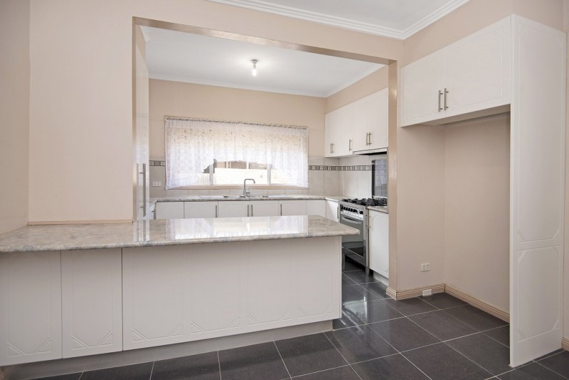 33 Poplar Street, Thomastown, VIC 3074 - Thumbnail 1 - 23/05/2019