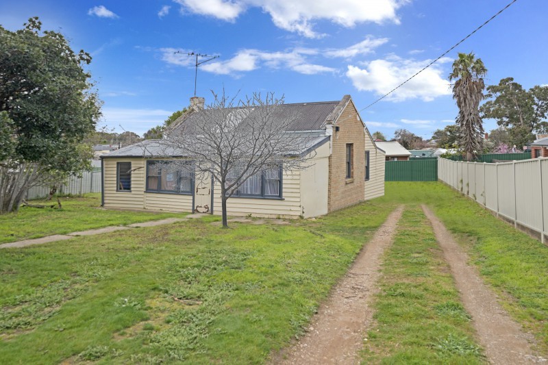 10 Hill Street, Bendigo, VIC 3550 - Thumbnail 2 - 20/05/2019