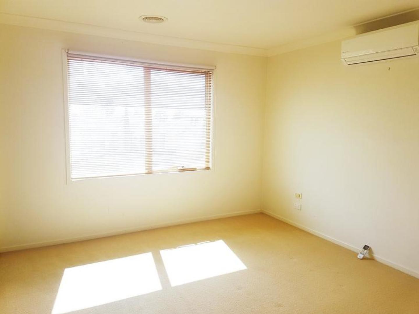 17 Wentworth Drive, Taylors Lakes, VIC 3038 - Thumbnail 2 - 23/05/2019