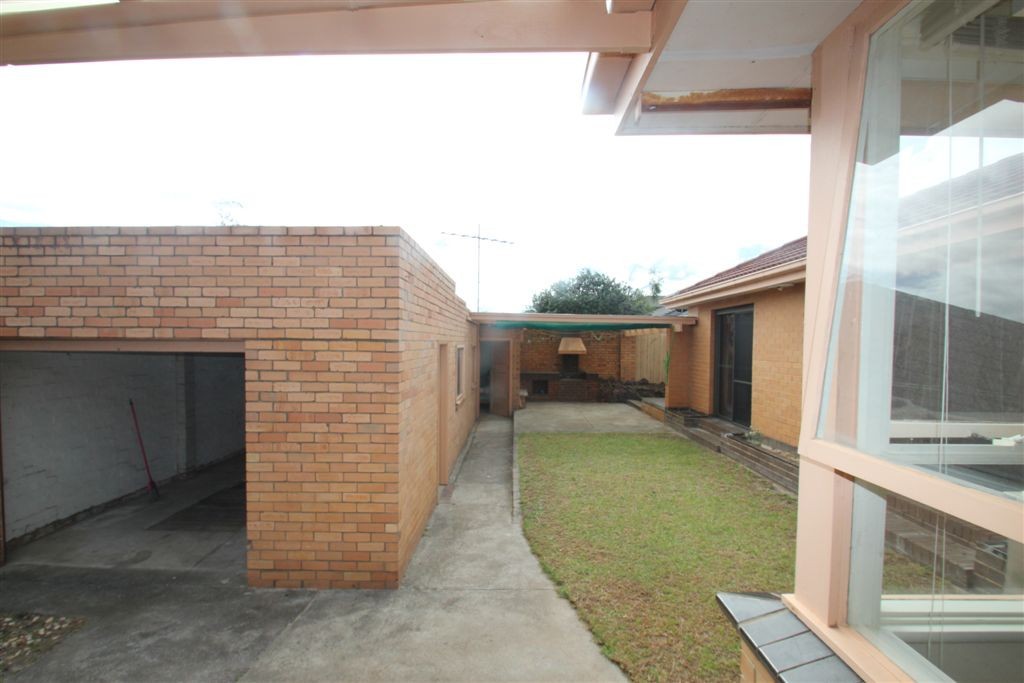 3 Rebecca Court, Bentleigh East, VIC 3165 - Thumbnail 1 - 23/05/2019