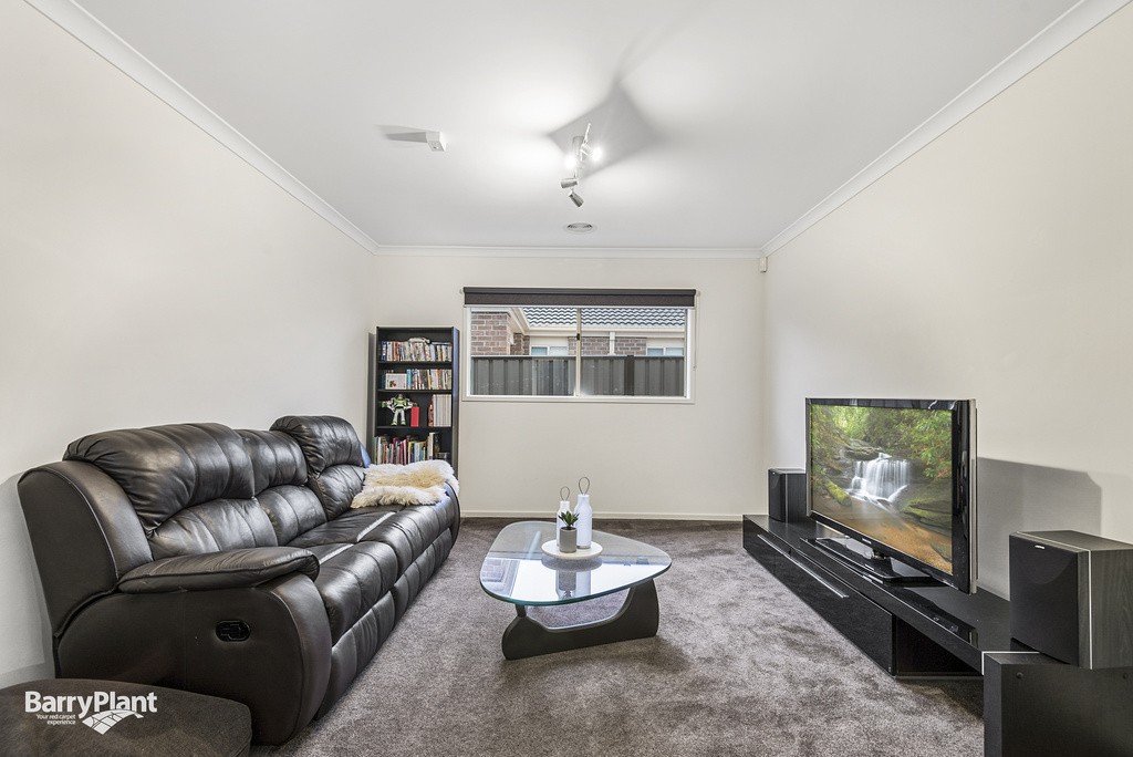 12 Nossal Drive, Point Cook, VIC 3030 - Thumbnail 2 - 20/05/2019