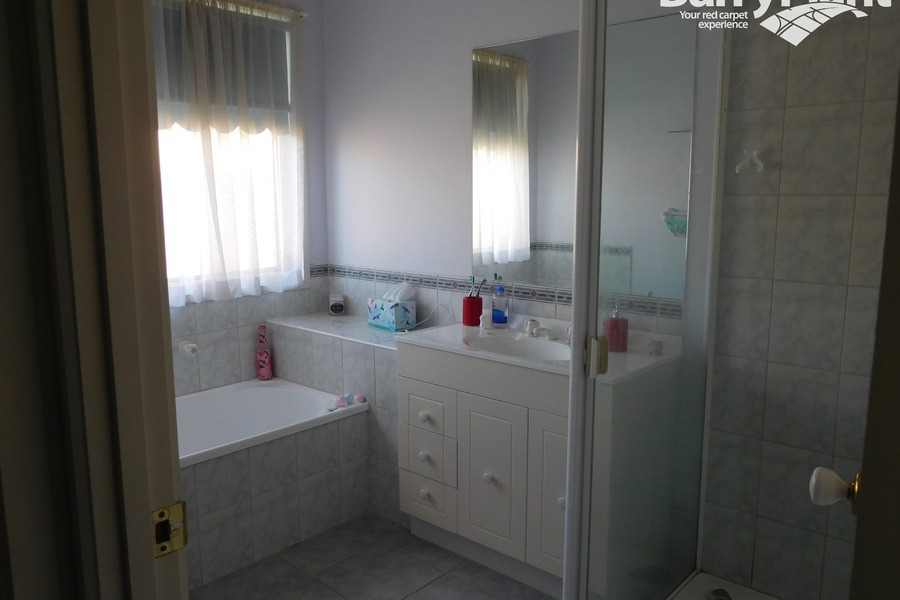 13 Menindee Terrace, Narre Warren South, VIC 3805 - Thumbnail 2 - 23/05/2019