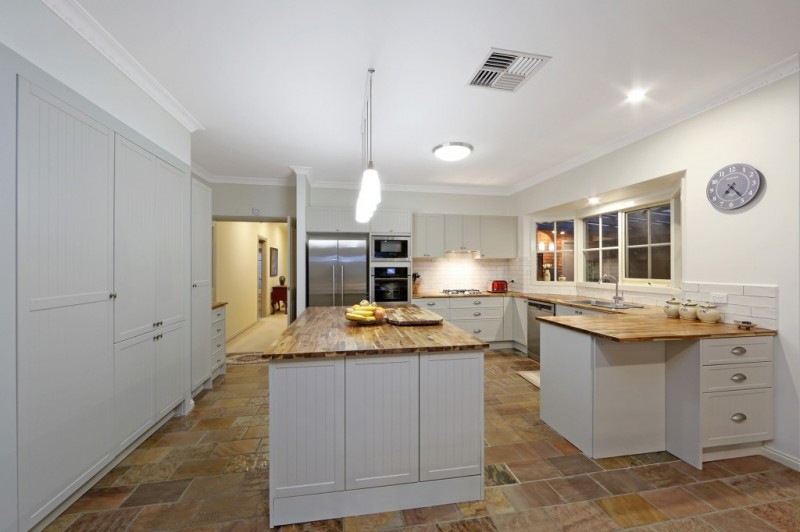 77 Turramurra Drive, Rowville, VIC 3178 - Thumbnail 2 - 20/05/2019