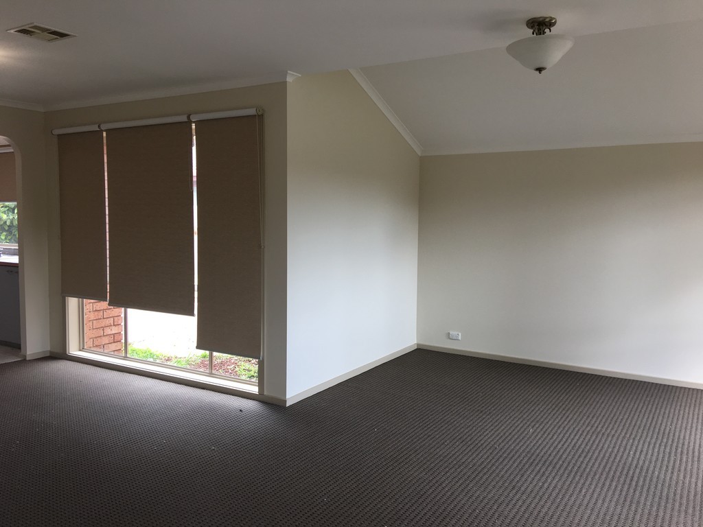 11 Friendship Avenue, Mill Park, VIC 3082 - Thumbnail 2 - 23/05/2019