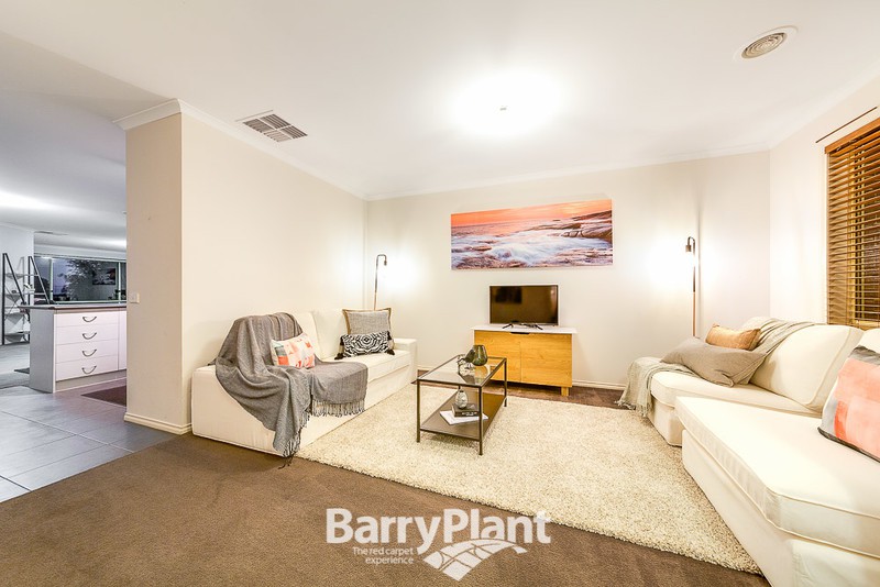 15 Victoria Place, Pakenham, VIC 3810 - Thumbnail 2 - 19/05/2019