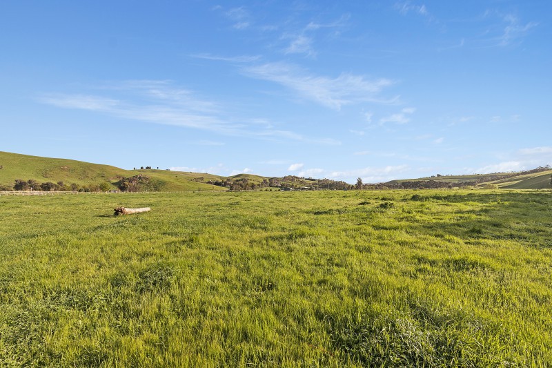 64 Darraweit Valley Road, Darraweit Guim, VIC 3756 - Thumbnail 2 - 19/05/2019