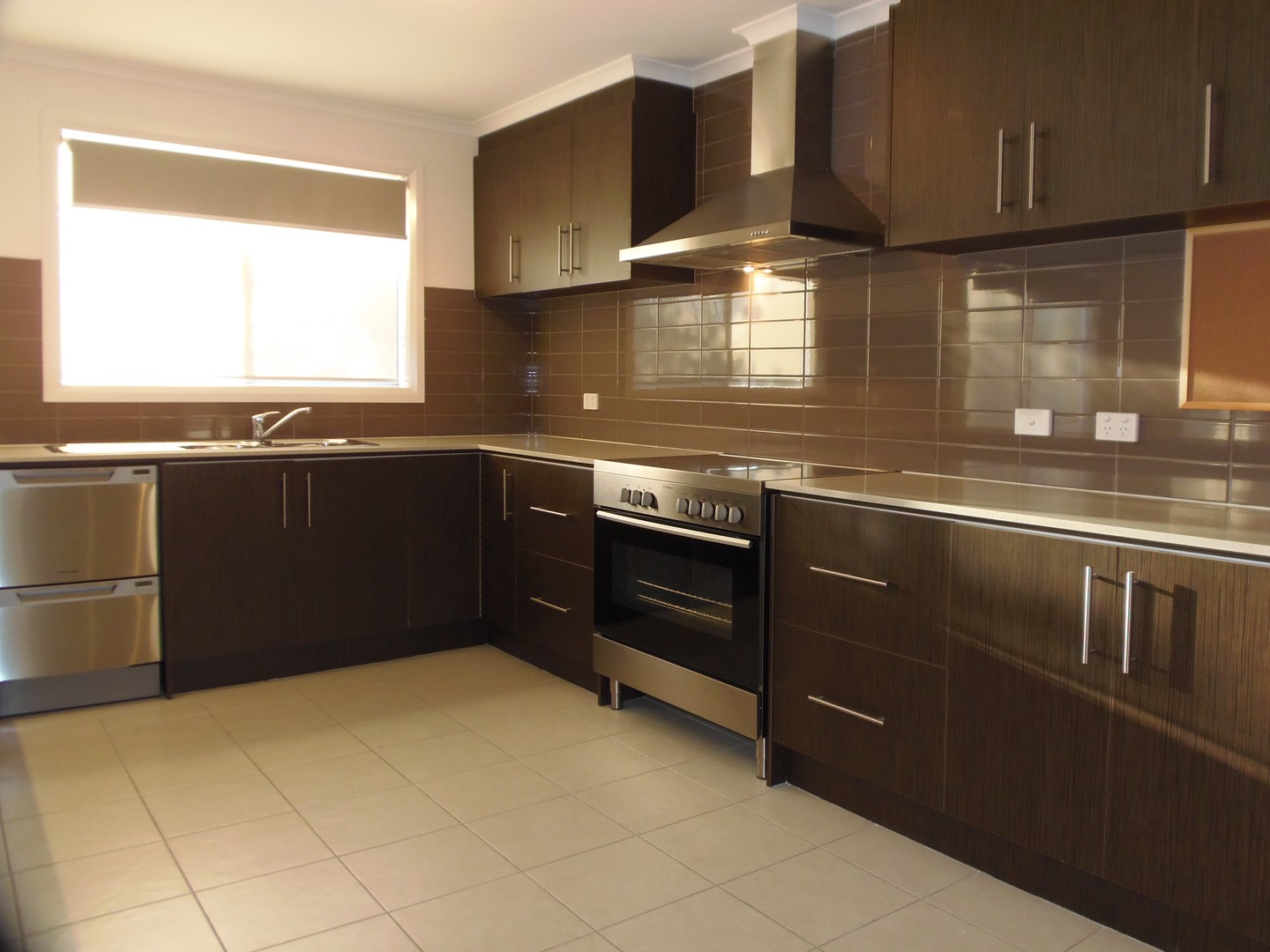 11 Omarama Way, Taylors Hill, VIC 3037 - Thumbnail 2 - 23/05/2019