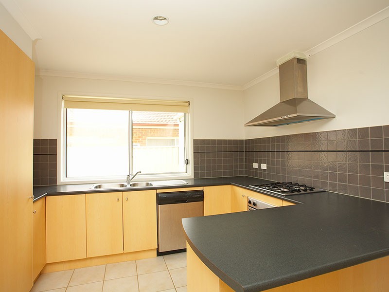 9 Kingsley Avenue, Point Cook, VIC 3030 - Thumbnail 2 - 19/05/2019