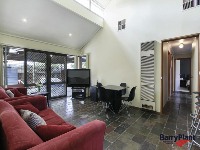 4 DAPHNE Close, Aspendale Gardens, VIC 3195 - Thumbnail 2 - 23/05/2019