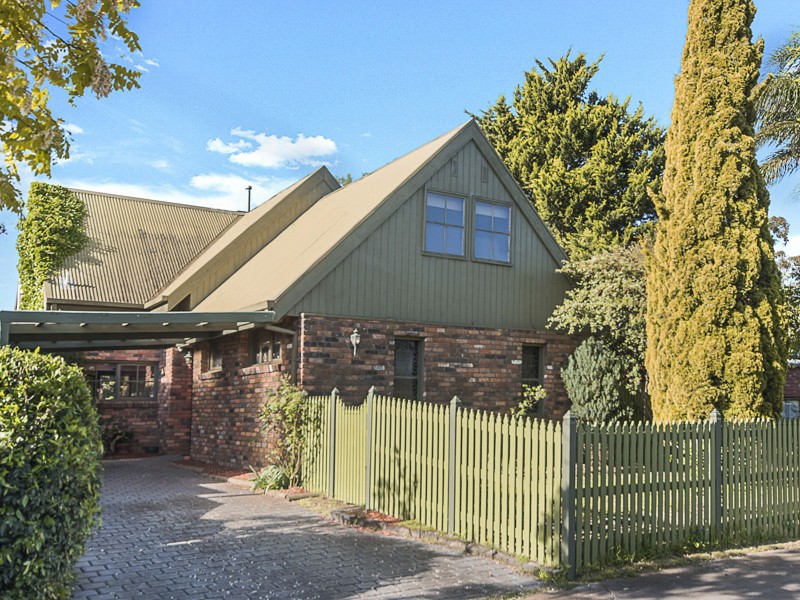 40 Manorvale Parade, Werribee, VIC 3030 - Thumbnail 1 - 19/05/2019