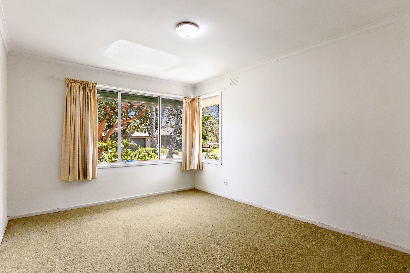 37 Samuel RoadBlackburn South, VIC 3130, Blackburn South - Thumbnail 4