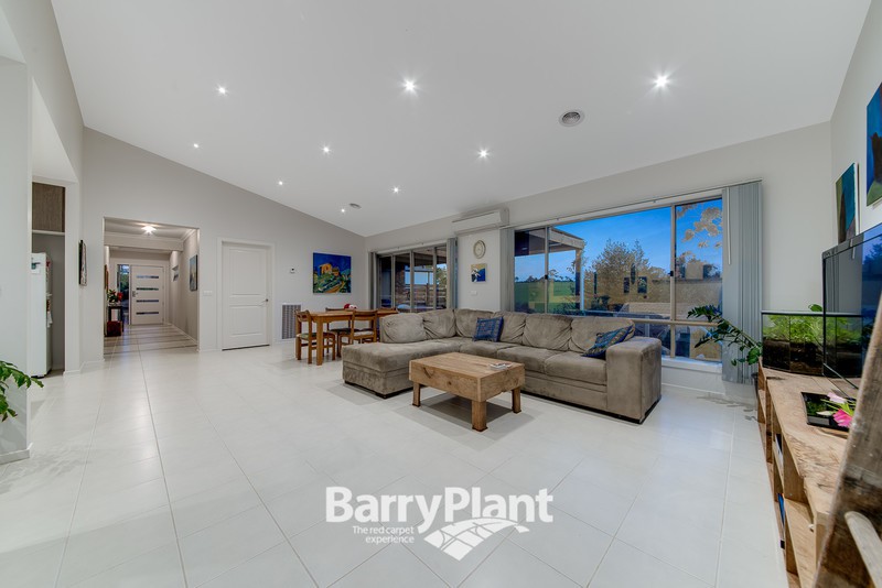 13 Carbine Court, Drouin, VIC 3818 - Thumbnail 2 - 19/05/2019
