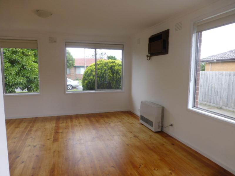 4 Osborne Avenue, Gladstone Park, VIC 3043 - Thumbnail 2 - 21/11/2016