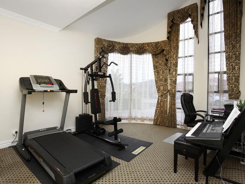 8 Illawarra Circuit, Taylors Hill, VIC 3037 - Thumbnail 2 - 19/05/2019